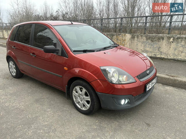 Красный Форд Фиеста, объемом двигателя 1.24 л и пробегом 113 тыс. км за 4400 $, фото 9 на Automoto.ua