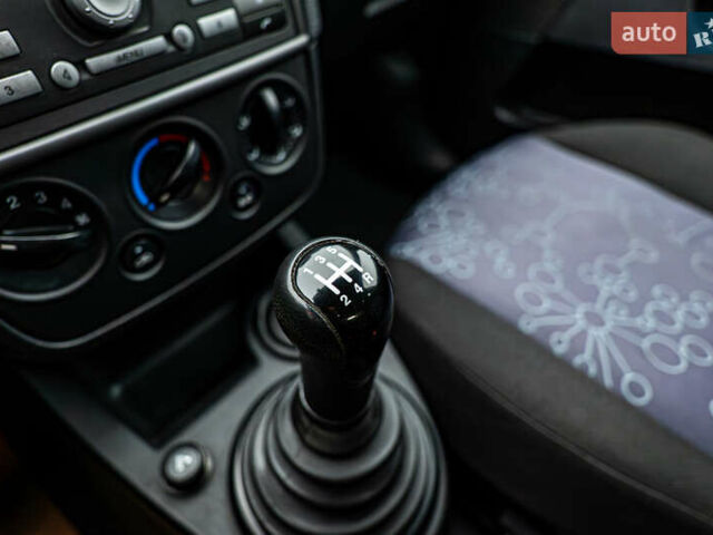 Червоний Форд Фієста, об'ємом двигуна 1.2 л та пробігом 94 тис. км за 4973 $, фото 14 на Automoto.ua