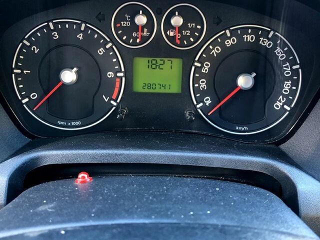 Красный Форд Фиеста, объемом двигателя 1.3 л и пробегом 0 тыс. км за 3300 $, фото 3 на Automoto.ua