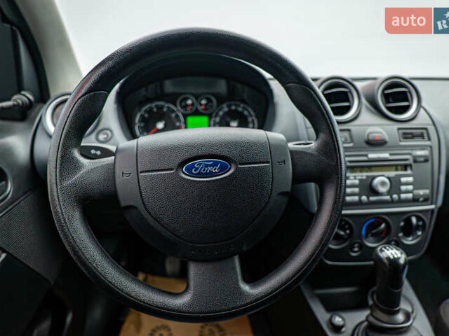 Червоний Форд Фієста, об'ємом двигуна 1.2 л та пробігом 94 тис. км за 4973 $, фото 11 на Automoto.ua