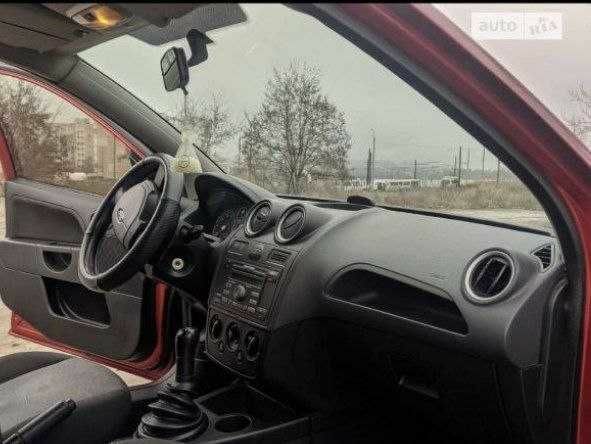 Красный Форд Фиеста, объемом двигателя 1.2 л и пробегом 260 тыс. км за 3590 $, фото 9 на Automoto.ua
