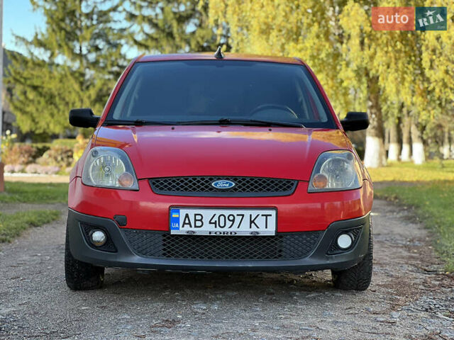 Червоний Форд Фієста, об'ємом двигуна 1.3 л та пробігом 200 тис. км за 3000 $, фото 14 на Automoto.ua