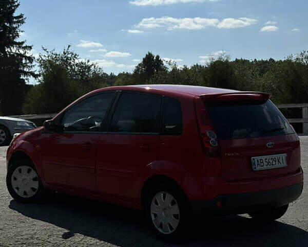 Красный Форд Фиеста, объемом двигателя 1.3 л и пробегом 227 тыс. км за 4500 $, фото 4 на Automoto.ua