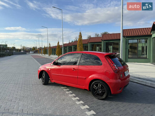 Красный Форд Фиеста, объемом двигателя 2 л и пробегом 260 тыс. км за 4600 $, фото 3 на Automoto.ua