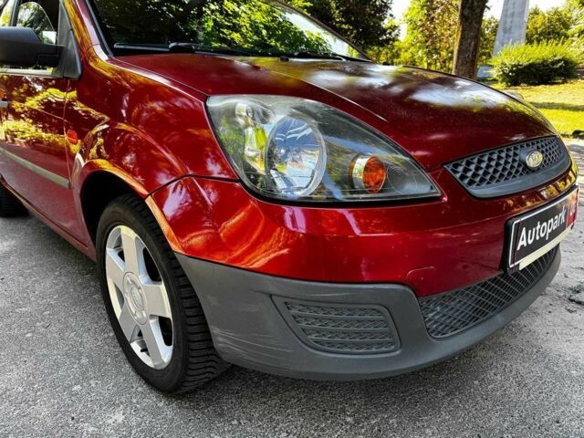 Червоний Форд Фієста, об'ємом двигуна 1.4 л та пробігом 183 тис. км за 3940 $, фото 3 на Automoto.ua