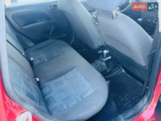 Червоний Форд Фієста, об'ємом двигуна 1.3 л та пробігом 280 тис. км за 2900 $, фото 10 на Automoto.ua