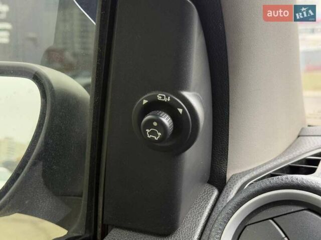 Красный Форд Фиеста, объемом двигателя 1.4 л и пробегом 213 тыс. км за 3190 $, фото 15 на Automoto.ua