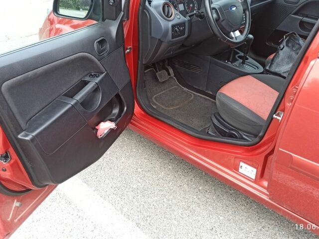 Червоний Форд Фієста, об'ємом двигуна 1.6 л та пробігом 157 тис. км за 5200 $, фото 3 на Automoto.ua