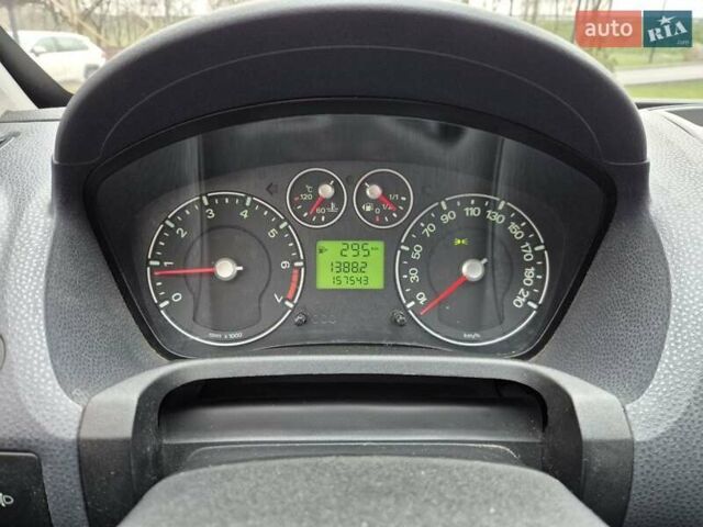 Червоний Форд Фієста, об'ємом двигуна 1.2 л та пробігом 158 тис. км за 3500 $, фото 9 на Automoto.ua