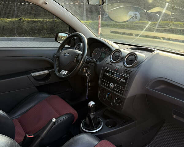 Красный Форд Фиеста, объемом двигателя 2 л и пробегом 260 тыс. км за 4600 $, фото 14 на Automoto.ua