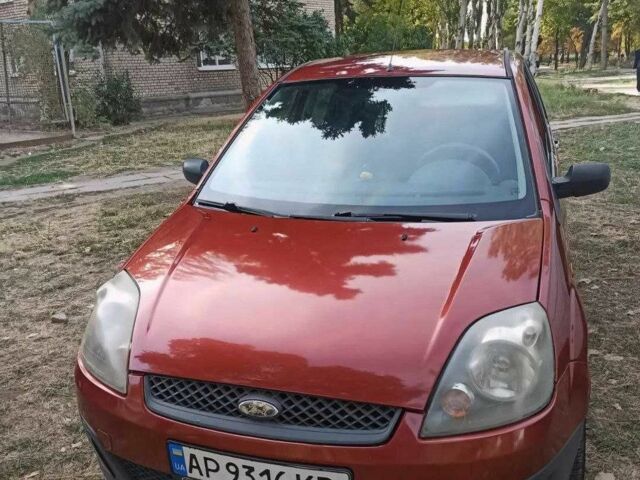 Красный Форд Фиеста, объемом двигателя 1.2 л и пробегом 260 тыс. км за 3590 $, фото 8 на Automoto.ua