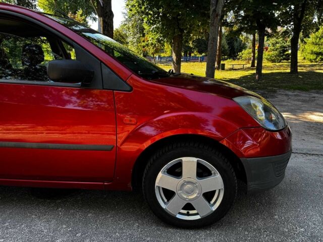 Червоний Форд Фієста, об'ємом двигуна 1.4 л та пробігом 183 тис. км за 3940 $, фото 4 на Automoto.ua