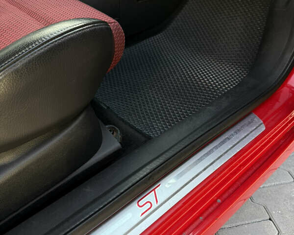 Красный Форд Фиеста, объемом двигателя 2 л и пробегом 260 тыс. км за 4600 $, фото 13 на Automoto.ua