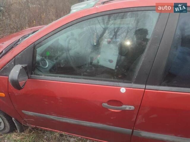 Красный Форд Фиеста, объемом двигателя 1.4 л и пробегом 175 тыс. км за 1750 $, фото 1 на Automoto.ua