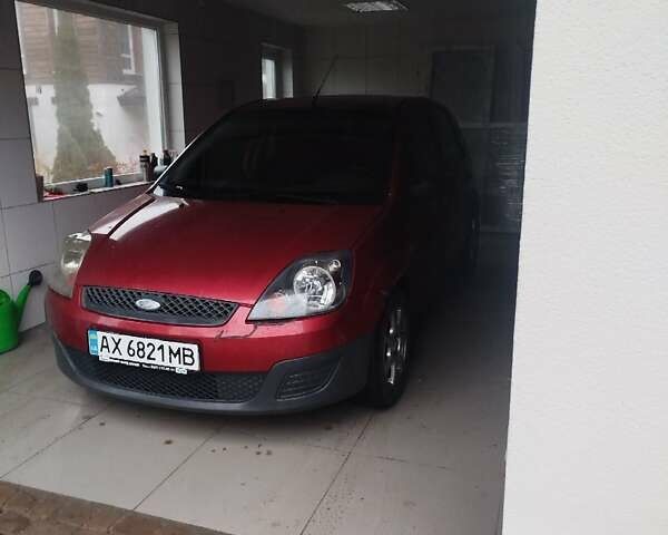 Красный Форд Фиеста, объемом двигателя 1.39 л и пробегом 199 тыс. км за 4000 $, фото 2 на Automoto.ua