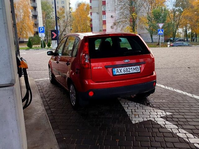 Червоний Форд Фієста, об'ємом двигуна 1.4 л та пробігом 199 тис. км за 4200 $, фото 6 на Automoto.ua