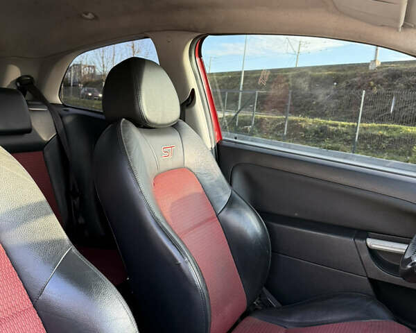 Красный Форд Фиеста, объемом двигателя 2 л и пробегом 260 тыс. км за 4600 $, фото 15 на Automoto.ua