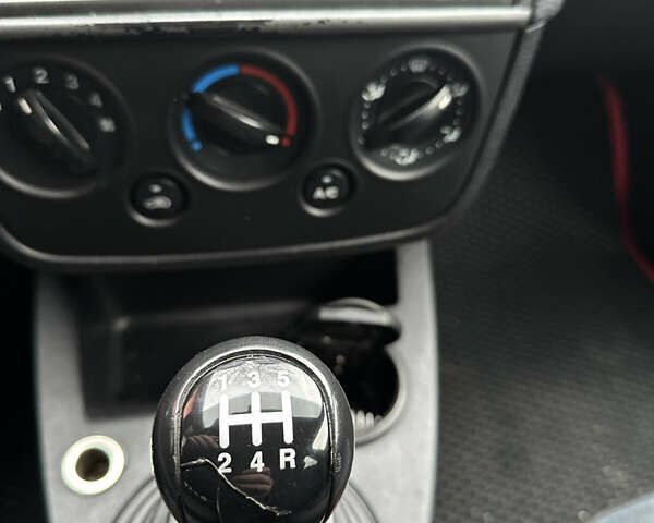 Красный Форд Фиеста, объемом двигателя 1.2 л и пробегом 225 тыс. км за 3950 $, фото 30 на Automoto.ua