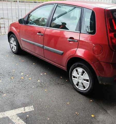 Красный Форд Фиеста, объемом двигателя 1.3 л и пробегом 190 тыс. км за 3542 $, фото 3 на Automoto.ua