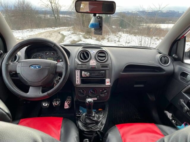 Червоний Форд Фієста, об'ємом двигуна 1.2 л та пробігом 275 тис. км за 2750 $, фото 7 на Automoto.ua
