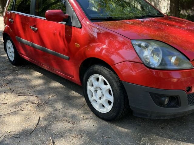 Червоний Форд Фієста, об'ємом двигуна 1.2 л та пробігом 230 тис. км за 3000 $, фото 7 на Automoto.ua