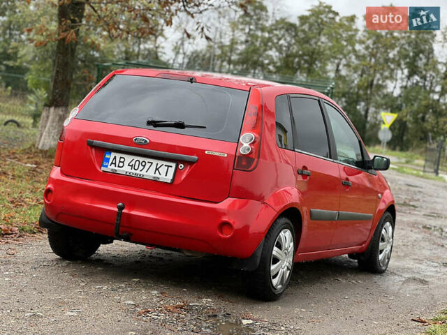 Червоний Форд Фієста, об'ємом двигуна 1.3 л та пробігом 200 тис. км за 3000 $, фото 8 на Automoto.ua