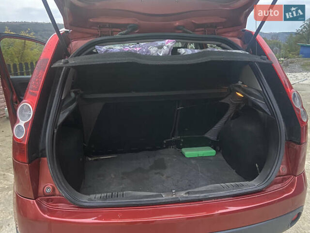 Форд Фиеста 2007 в Могилев-Подольском на Automoto.ua Красный Форд Фиеста, объемом двигателя 1.3 л и пробегом 204 тыс. км за 3700 $, фото 7 на Automoto.ua