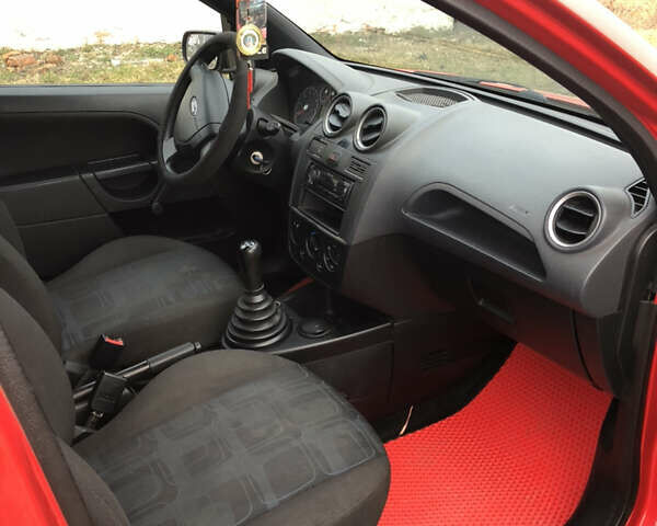 Красный Форд Фиеста, объемом двигателя 1.24 л и пробегом 116 тыс. км за 2950 $, фото 10 на Automoto.ua