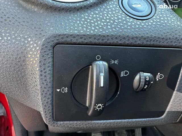 Червоний Форд Фієста, об'ємом двигуна 1.4 л та пробігом 183 тис. км за 4990 $, фото 14 на Automoto.ua