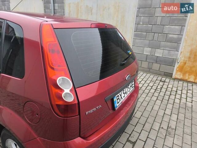 Красный Форд Фиеста, объемом двигателя 1.4 л и пробегом 237 тыс. км за 3650 $, фото 5 на Automoto.ua