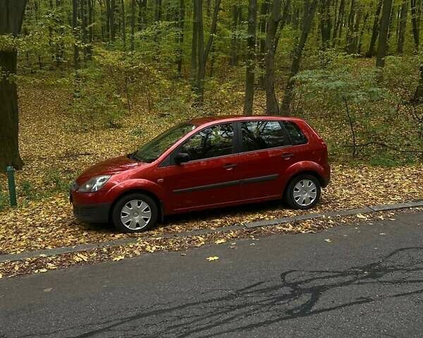 Красный Форд Фиеста, объемом двигателя 1.24 л и пробегом 208 тыс. км за 3800 $, фото 2 на Automoto.ua