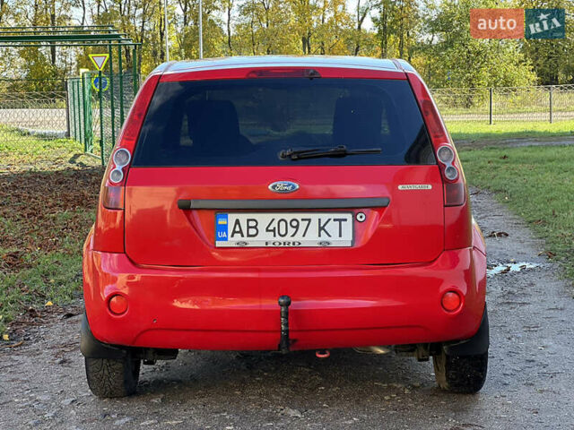 Красный Форд Фиеста, объемом двигателя 1.3 л и пробегом 200 тыс. км за 3000 $, фото 6 на Automoto.ua