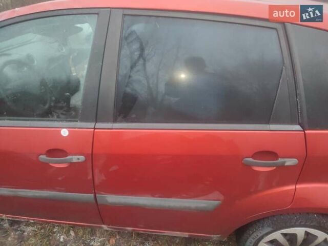 Красный Форд Фиеста, объемом двигателя 1.4 л и пробегом 175 тыс. км за 1750 $, фото 6 на Automoto.ua