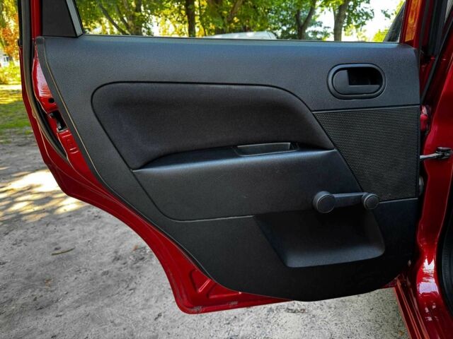 Червоний Форд Фієста, об'ємом двигуна 1.4 л та пробігом 183 тис. км за 3940 $, фото 20 на Automoto.ua