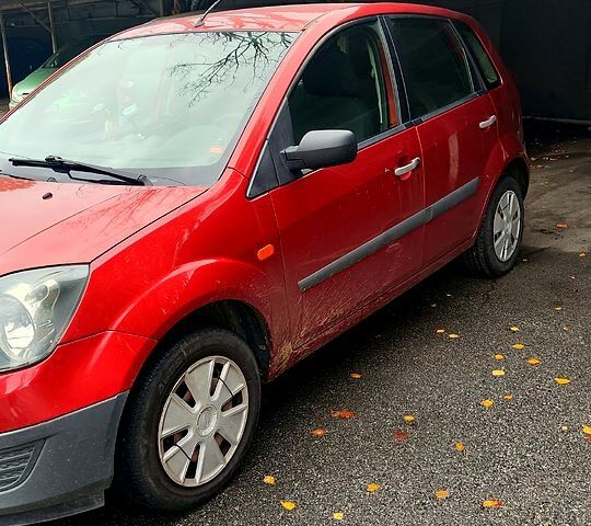 Красный Форд Фиеста, объемом двигателя 1.3 л и пробегом 191 тыс. км за 3950 $, фото 4 на Automoto.ua