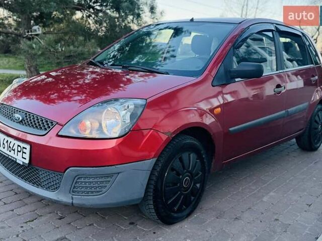 Червоний Форд Фієста, об'ємом двигуна 1.3 л та пробігом 280 тис. км за 2900 $, фото 2 на Automoto.ua