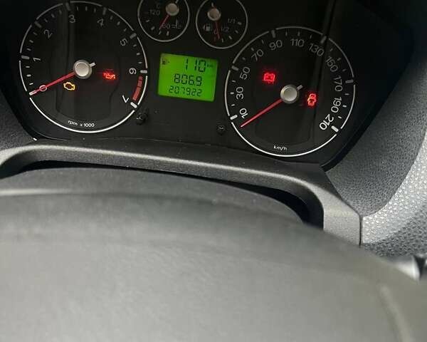 Красный Форд Фиеста, объемом двигателя 1.24 л и пробегом 208 тыс. км за 3800 $, фото 4 на Automoto.ua