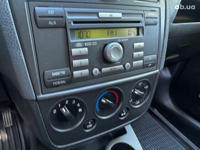 Червоний Форд Фієста, об'ємом двигуна 1.4 л та пробігом 183 тис. км за 4990 $, фото 17 на Automoto.ua