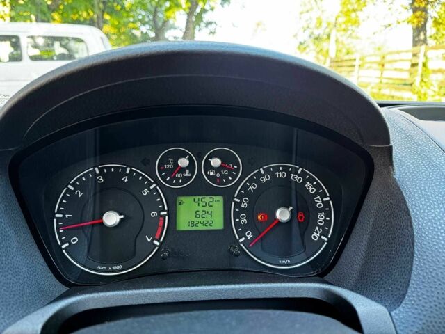 Червоний Форд Фієста, об'ємом двигуна 1.4 л та пробігом 183 тис. км за 3940 $, фото 15 на Automoto.ua