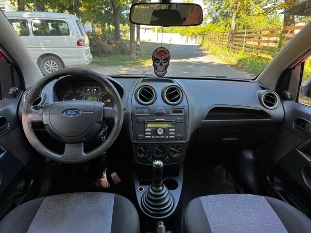 Червоний Форд Фієста, об'ємом двигуна 1.4 л та пробігом 183 тис. км за 3940 $, фото 22 на Automoto.ua