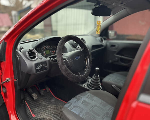 Красный Форд Фиеста, объемом двигателя 1.2 л и пробегом 225 тыс. км за 3950 $, фото 22 на Automoto.ua