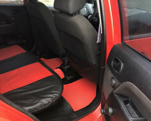 Красный Форд Фиеста, объемом двигателя 1.24 л и пробегом 116 тыс. км за 2950 $, фото 12 на Automoto.ua