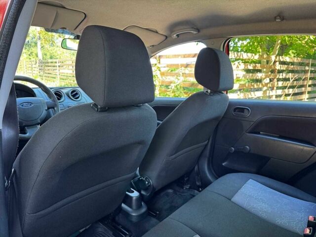 Червоний Форд Фієста, об'ємом двигуна 1.4 л та пробігом 183 тис. км за 3940 $, фото 21 на Automoto.ua