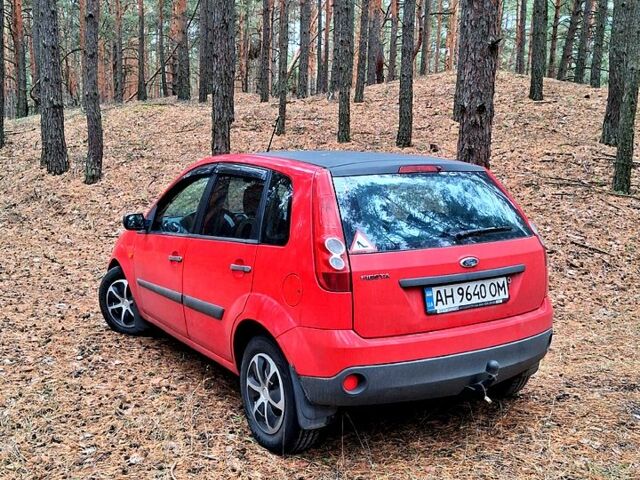 Форд Фиеста 2007 в Черкассах на Automoto.ua Красный Форд Фиеста, объемом двигателя 1.2 л и пробегом 301 тыс. км за 3000 $, фото 1 на Automoto.ua