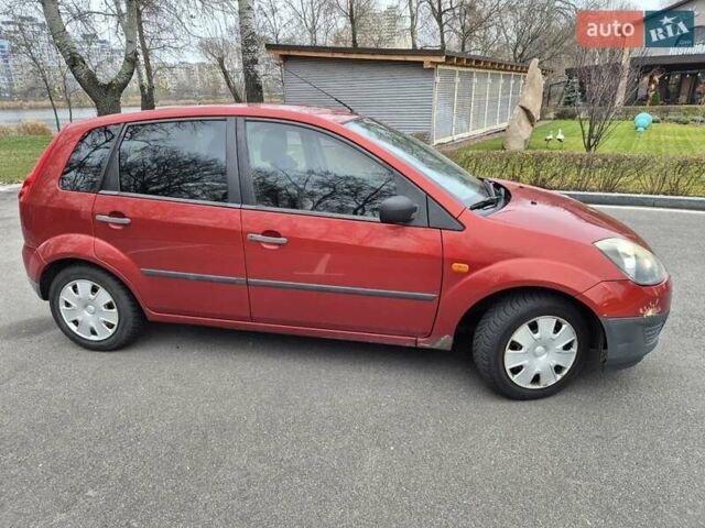 Червоний Форд Фієста, об'ємом двигуна 1.2 л та пробігом 158 тис. км за 3500 $, фото 4 на Automoto.ua