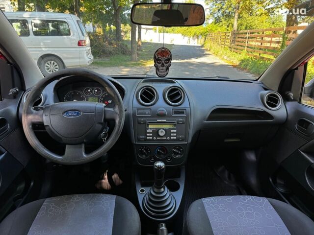 Червоний Форд Фієста, об'ємом двигуна 1.4 л та пробігом 183 тис. км за 4990 $, фото 22 на Automoto.ua