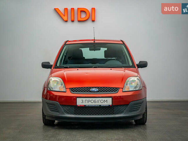 Червоний Форд Фієста, об'ємом двигуна 1.2 л та пробігом 94 тис. км за 4973 $, фото 4 на Automoto.ua