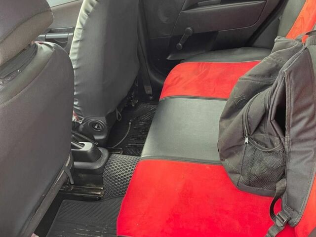 Червоний Форд Фієста, об'ємом двигуна 1.2 л та пробігом 275 тис. км за 2750 $, фото 6 на Automoto.ua