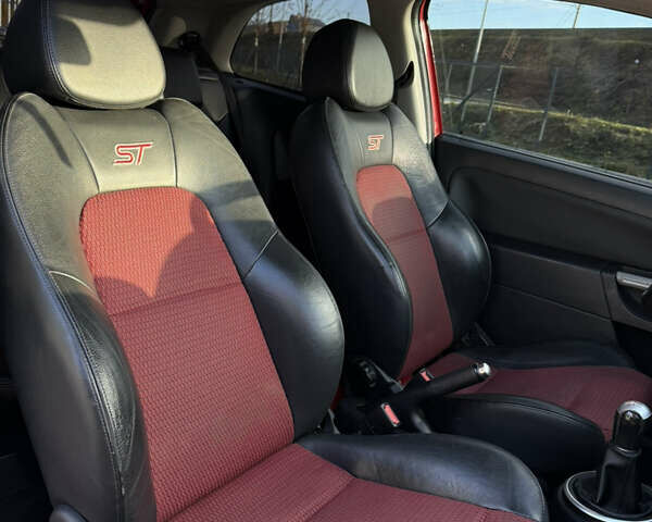 Красный Форд Фиеста, объемом двигателя 2 л и пробегом 260 тыс. км за 4600 $, фото 11 на Automoto.ua