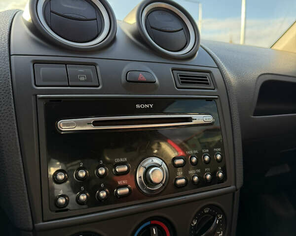 Красный Форд Фиеста, объемом двигателя 2 л и пробегом 260 тыс. км за 4600 $, фото 20 на Automoto.ua